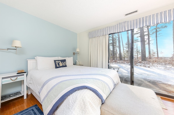 Interior - Lovely Beachside Studio 5679 (Williamsburg)