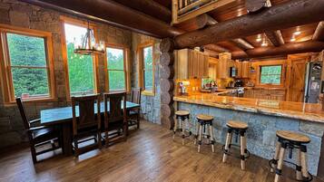 Chalet (5 Bedrooms) | Interior