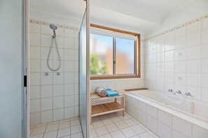 Shower - Cabana-Rama: The Ultimate Family Retreat (Tuross Head)