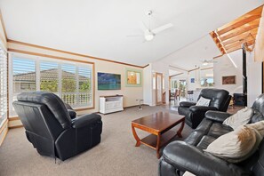 Unclassified image, 3 of 26, button