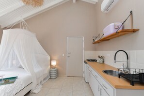 Unclassified image, 5 of 10, button - Modern Studio Sun in Noord with Pool (Noord)