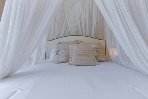 Unclassified image, 3 of 10, button - Modern Studio Sun in Noord with Pool (Noord)