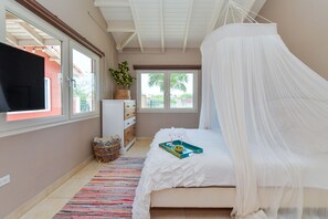 Unclassified image, 4 of 10, button - Modern Studio Sun in Noord with Pool (Noord)