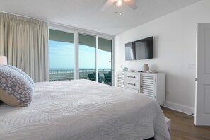 3 bedrooms, iron/ironing board, WiFi, bed sheets - Bright and Beachy Three Bedroom with Gulfview Condo. Complimentary Boat Slip! (Orange Beach)