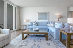 Smart TV, DVD player, books, stereo - Bright and Beachy Three Bedroom with Gulfview Condo. Complimentary Boat Slip! (Orange Beach)