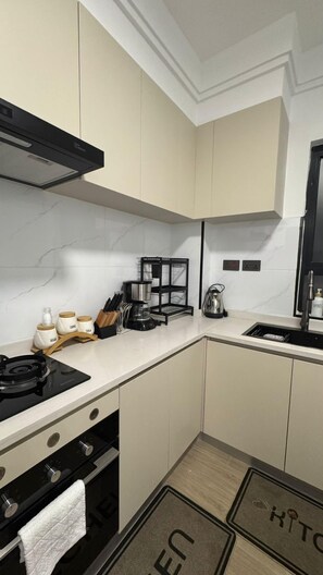 Private kitchen - 1 bedroom kilimani centrally located (Nairobi)
