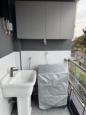 Property grounds - 1 bedroom kilimani centrally located (Nairobi)