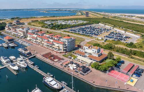 Lovely ship in Ouddorp with WiFi