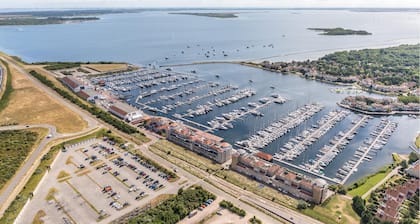 Awesome ship in Ouddorp with WiFi