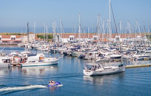 Stunning ship in Ouddorp with harbor view