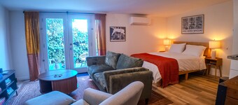 30-Day Or More Creative Studio Casita Oasis