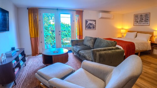 30-Day Or More Creative Studio Casita Oasis