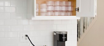 Two Sparrows - Birmingham Townhome with King Suite