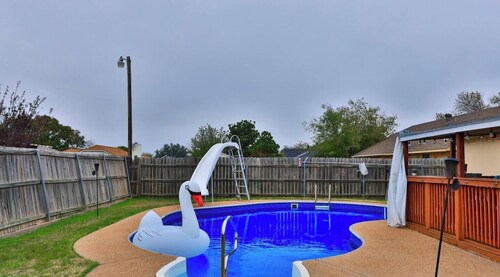 Patti's Place ( POOL | Sleeps 9)!