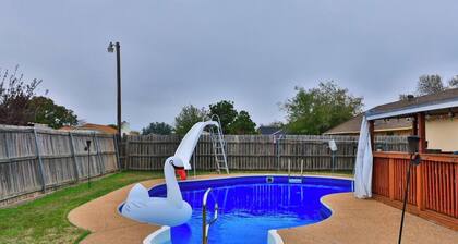 Patti's Place ( POOL | Sleeps 9)!