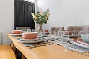 Dining - Long Term Stays, Warrington Centre, 3 Bed House (Warrington)