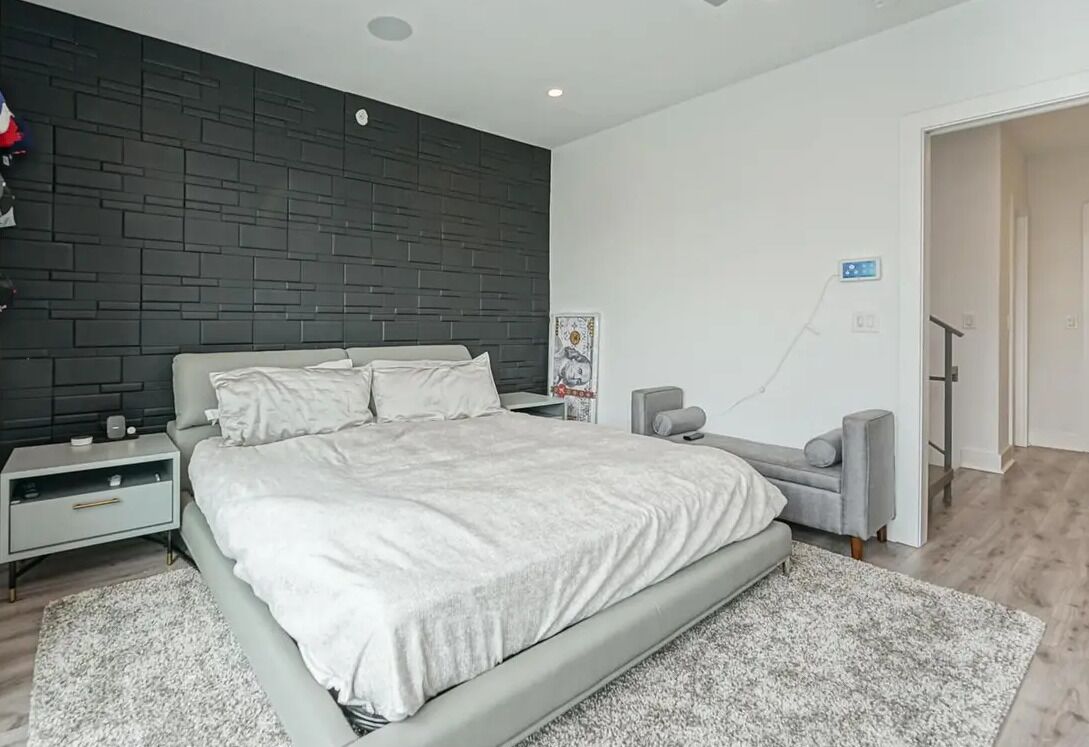 3 chambres, fer et planche à repasser, lit de bébé portatif