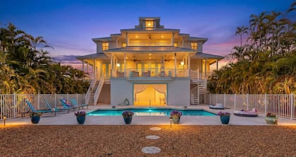 Harbor View Retreat with Heated Pool, Wraparound Decks & Sunset Vibes - Sunset Harbor - Roelens