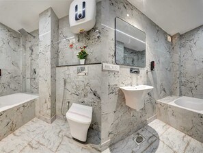 Shower, towels, soap, shampoo - Hotel Olive Aero Suits  (New Delhi)