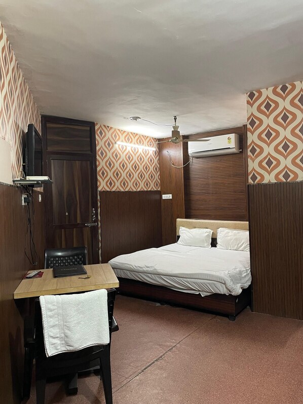 Superior Double Room | Desk, free WiFi