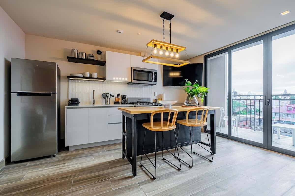 Coffee/tea maker, fridge, microwave, oven