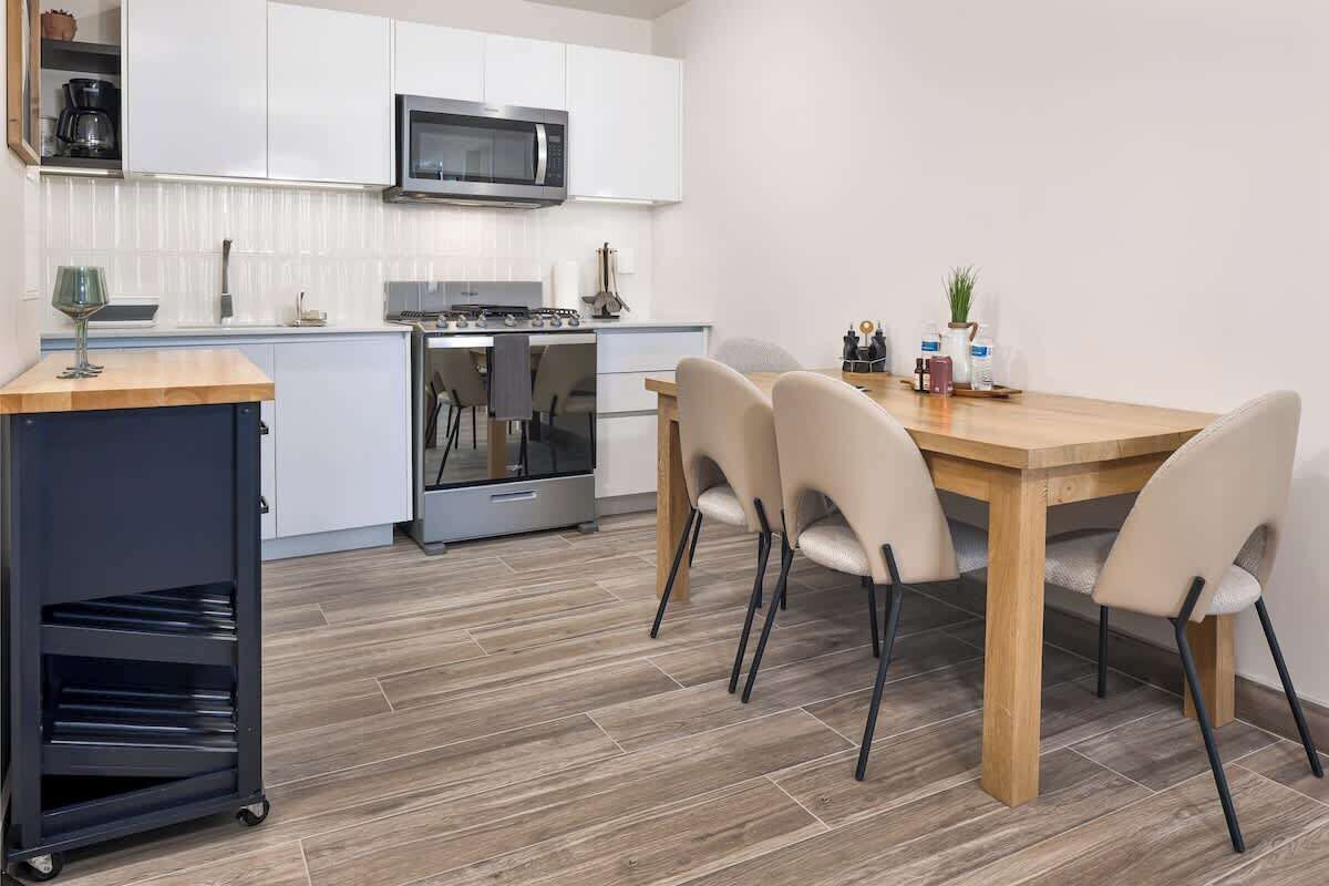 Coffee/tea maker, fridge, microwave, oven