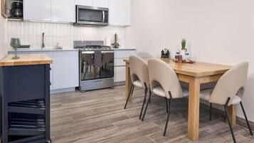 Coffee/tea maker, fridge, microwave, oven