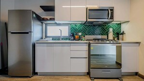 Coffee/tea maker, fridge, microwave, oven - Two-Level Loft with Large Terrace & Bay Views (Panama City)