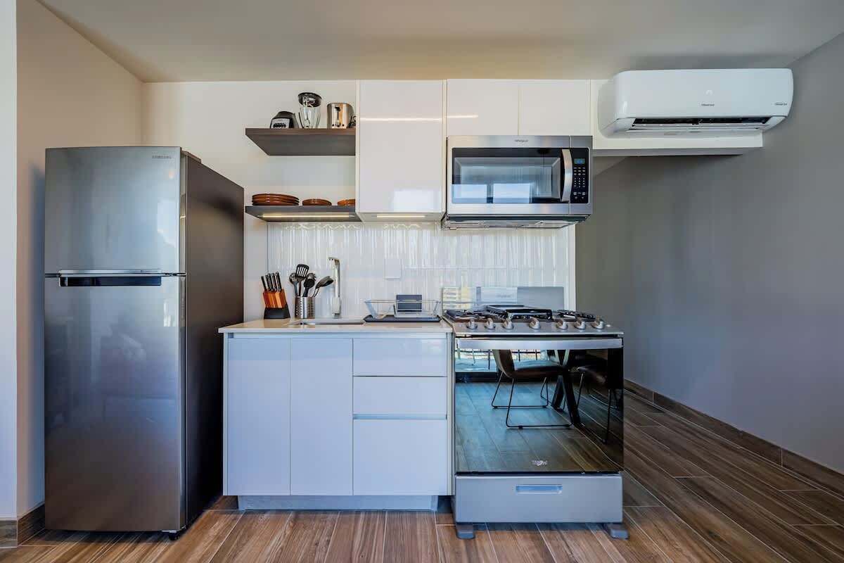 Coffee/tea maker, fridge, microwave, oven