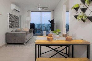 Smart TV, offices - Casco View Life - Premium Apt. 1 Bedroom (Panamá)