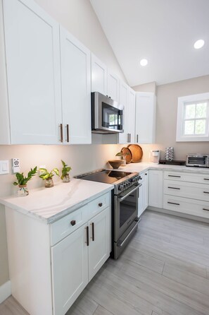 Luxury House, 2 Bedrooms, Pool View, Poolside | Private kitchen | Fridge, microwave, stovetop, cookware/dishes/utensils