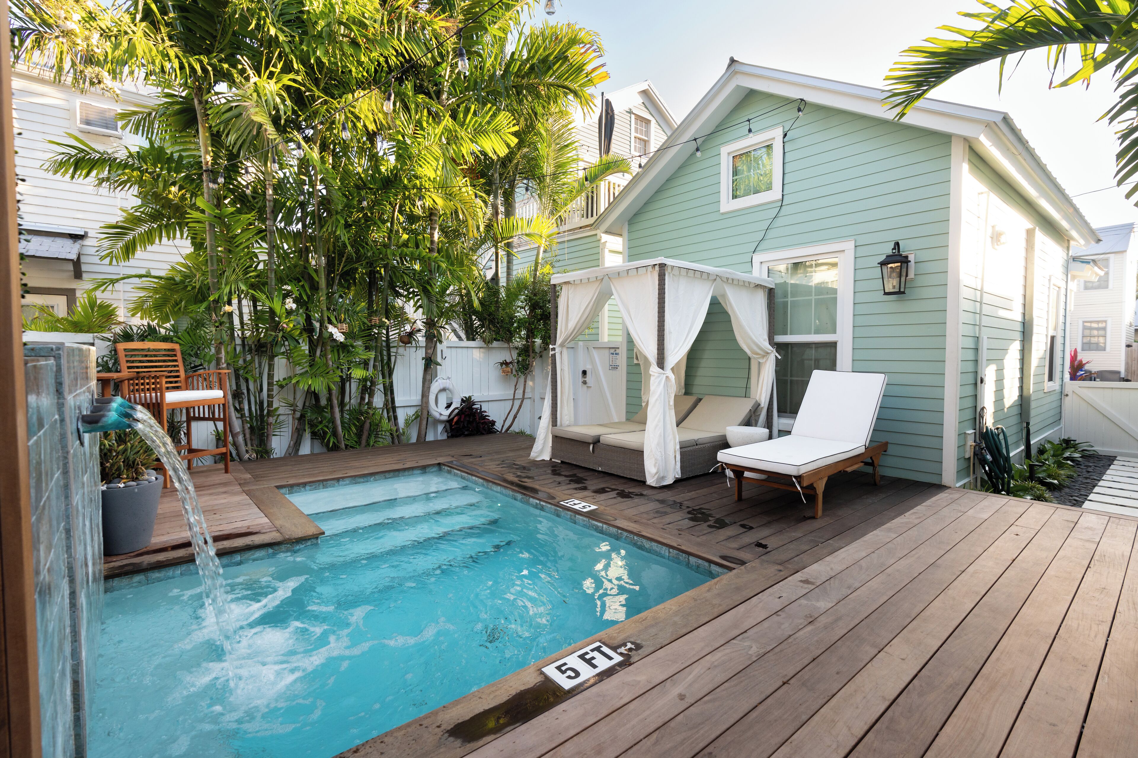 2 outdoor pools