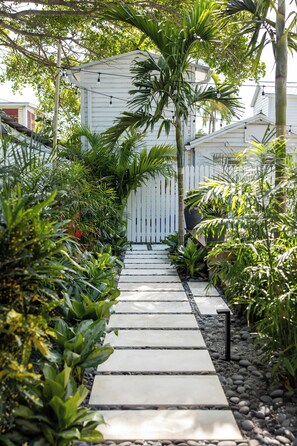 Property grounds - Lighthouse Suites Collection (Key West)