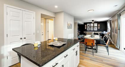 Shuffleboard~Arcade~Foosball~Spacious for Groups~7 Min to Ruoff