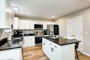 Frigorífic, microones, forn i placa de cuina