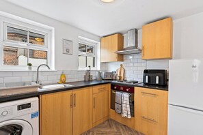 Private kitchen - Long Term Stays, Warrington Centre, 6 Bedrooms (Warrington)