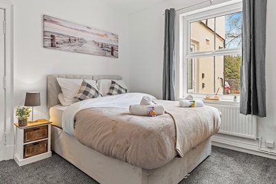Long Term Stays, Warrington Centre, 6 Bedrooms