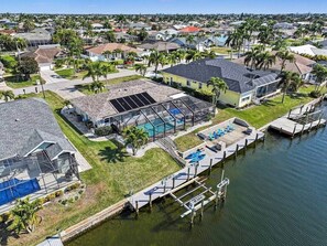 Exterior - The Salty Pelican Retreat – Gulf Access w Pool, Spa & Dock (Cape Coral)