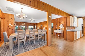 Dining - Just a Beach Cottage: Spacious 6BR, 5BA Oceanfront on Caswell Beach (Oak Island)