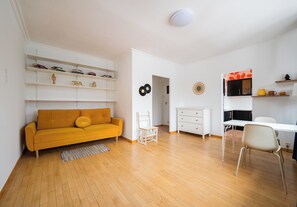 Living area - Mokotów Czarnomorska Homely Studio (Warszawa)