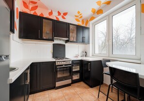 Fridge, oven, stovetop - Mokotów Czarnomorska Homely Studio (Warszawa)