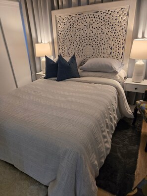 1 habitación, tabla de planchar con plancha, internet y ropa de cama 