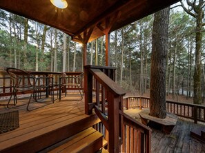 Outdoor dining - Bonfire View · Fireside Retreat: Hot Tub, Deck, Fireplace (Broken Bow)