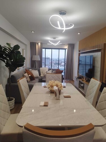 3 Bedroom Penthouse, Soft Beds, Kitchen, free parking, close to center