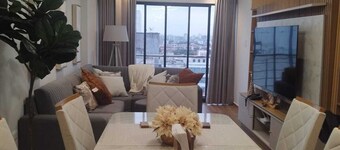 3 Bedroom Penthouse, Soft Beds, Kitchen, free parking, close to center