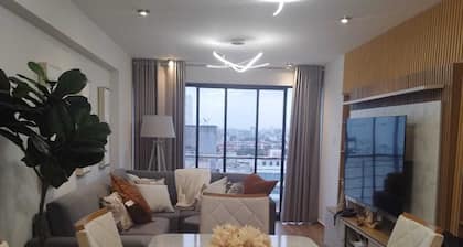 3 Bedroom Penthouse, Soft Beds, Kitchen, free parking, close to center