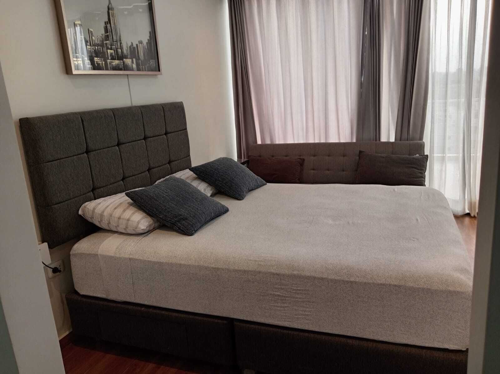 3 bedrooms, iron/ironing board, WiFi (free), bed sheets