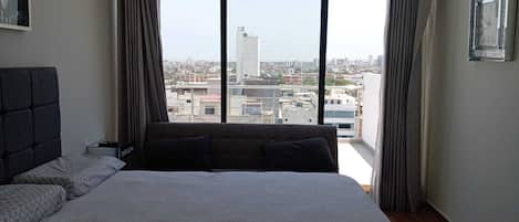3 bedrooms, iron/ironing board, WiFi (free), bed sheets