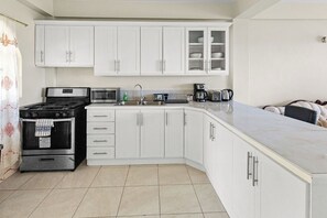 Fridge, microwave, oven, stovetop - Oceanview • Nearby Beach • Balcony • 2BR/Sleeps 4 (Vieux Fort)