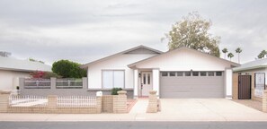 Exterior - Family-Friendly Home - Space for Everyone - Dog Friendly! (Phoenix)